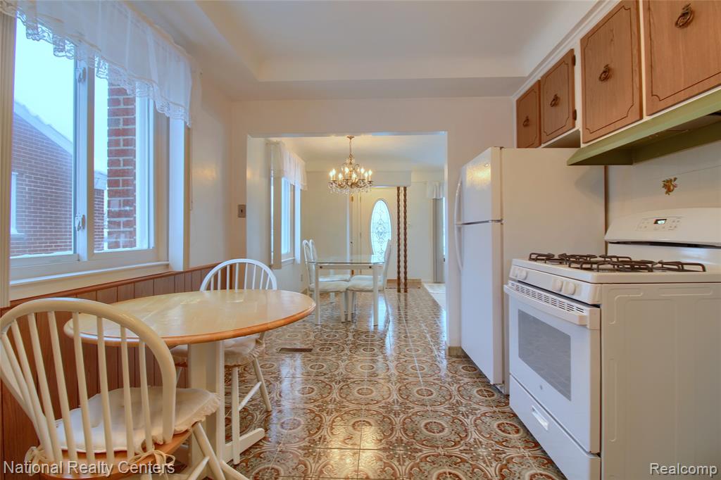 6511 Henry Ruff Road, Garden City, MI — Photo 15