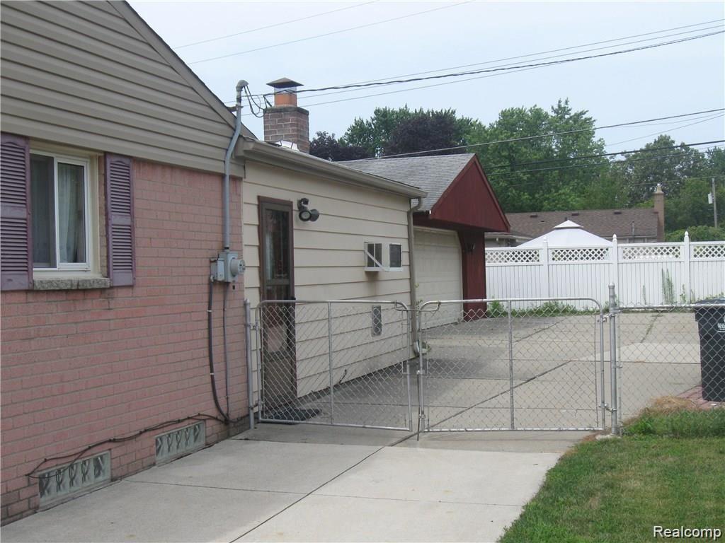 736 Forest Street, Westland, MI 48186 — Photo 11
