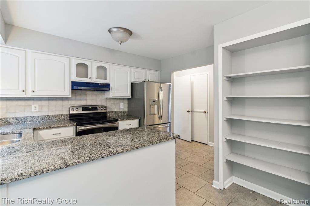 43101 LANCELOT Drive, Canton, MI 48188 — Photo 18
