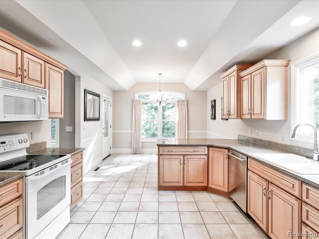 3084 Aberdeen Court, Port Huron, MI 48060 — Photo 11