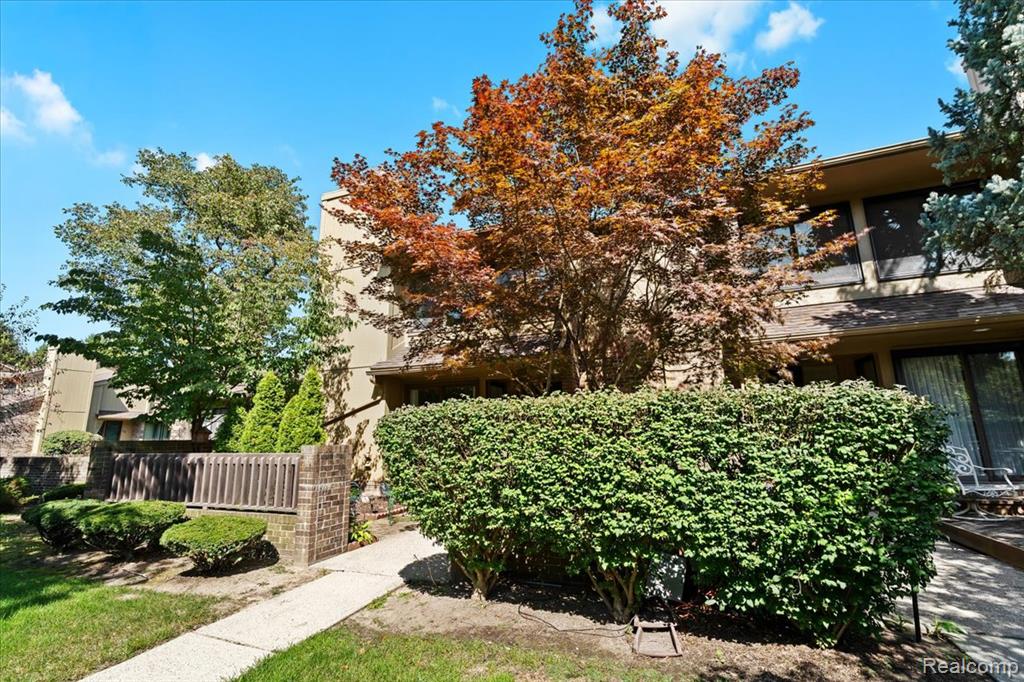 1737 S Hill Blvd Boulevard E, Bloomfield Hills, MI 48304 — Photo 2