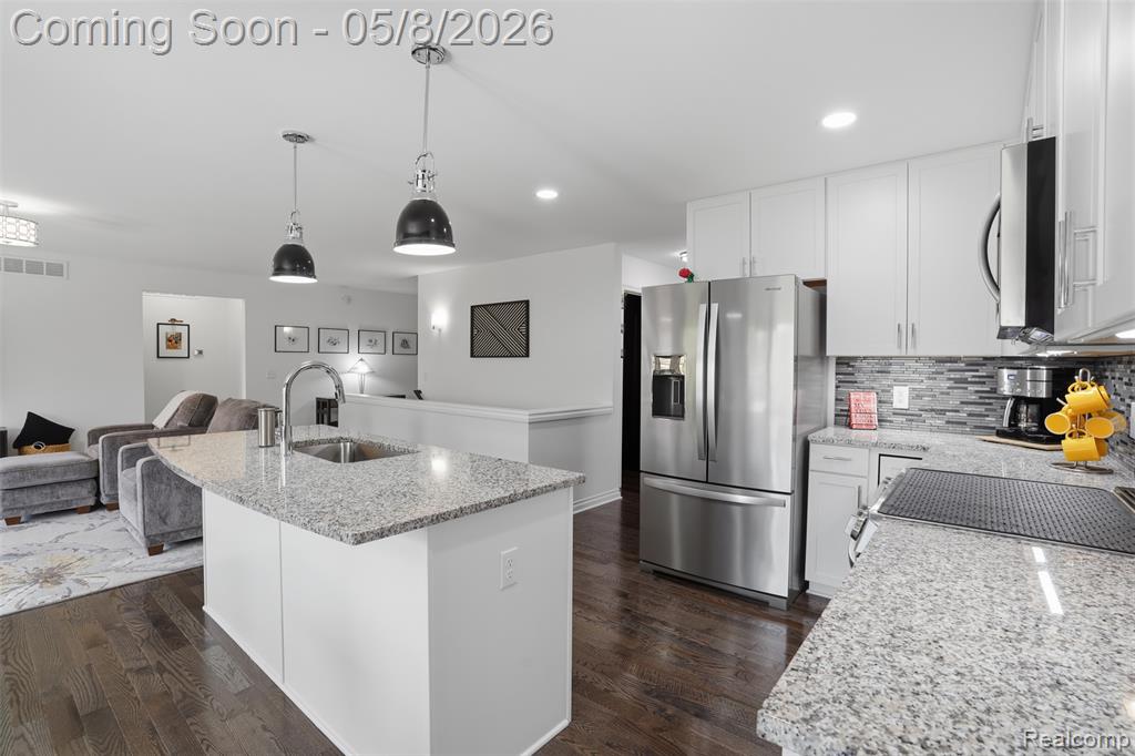 826 Kestrel Court, South Lyon, MI 48178 — Photo 9