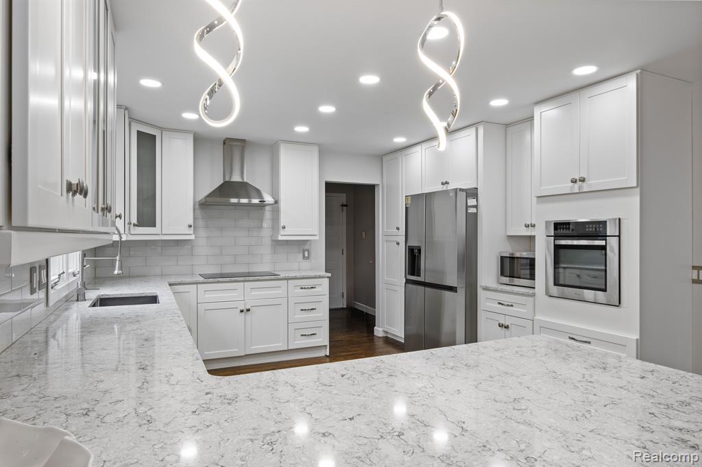 4578 PINE VILLAGE Drive, West Bloomfield, MI 48323 — Photo 16