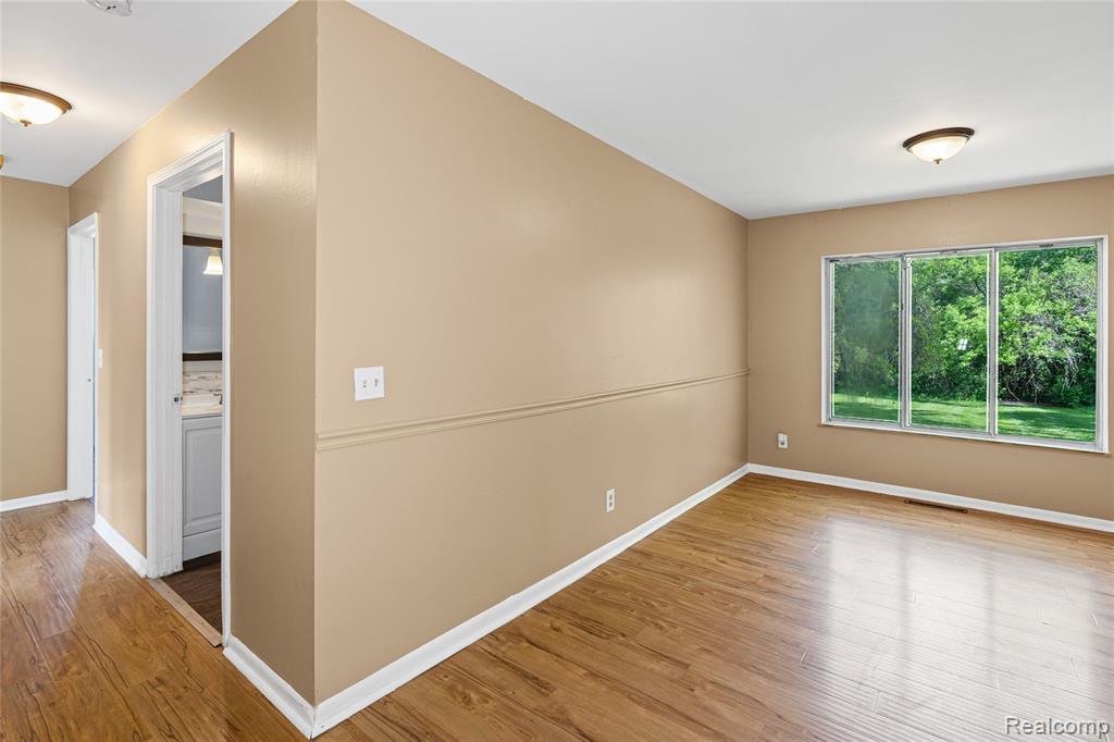 4064 Sheraton Drive, Flint, MI 48532 — Photo 11