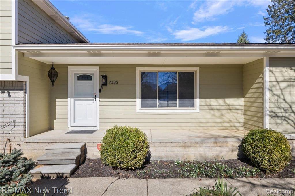 7135 CAPRI Drive, White Lake, MI 48383 — Photo 12