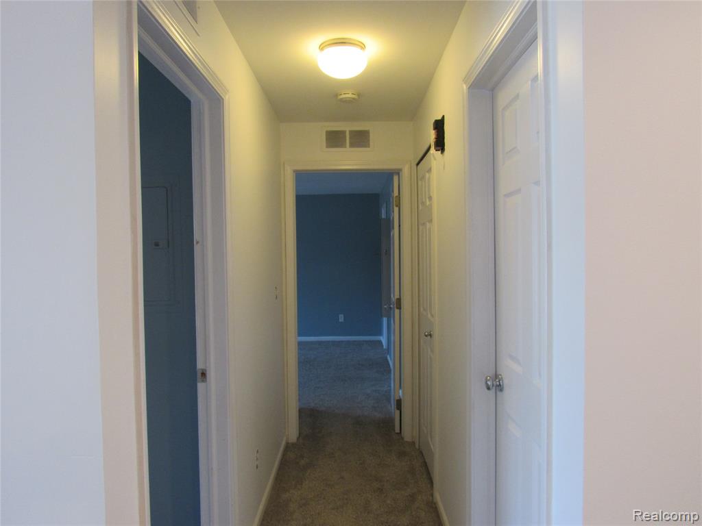 798 Amberly Drive, B, Waterford, MI 48328 — Photo 19