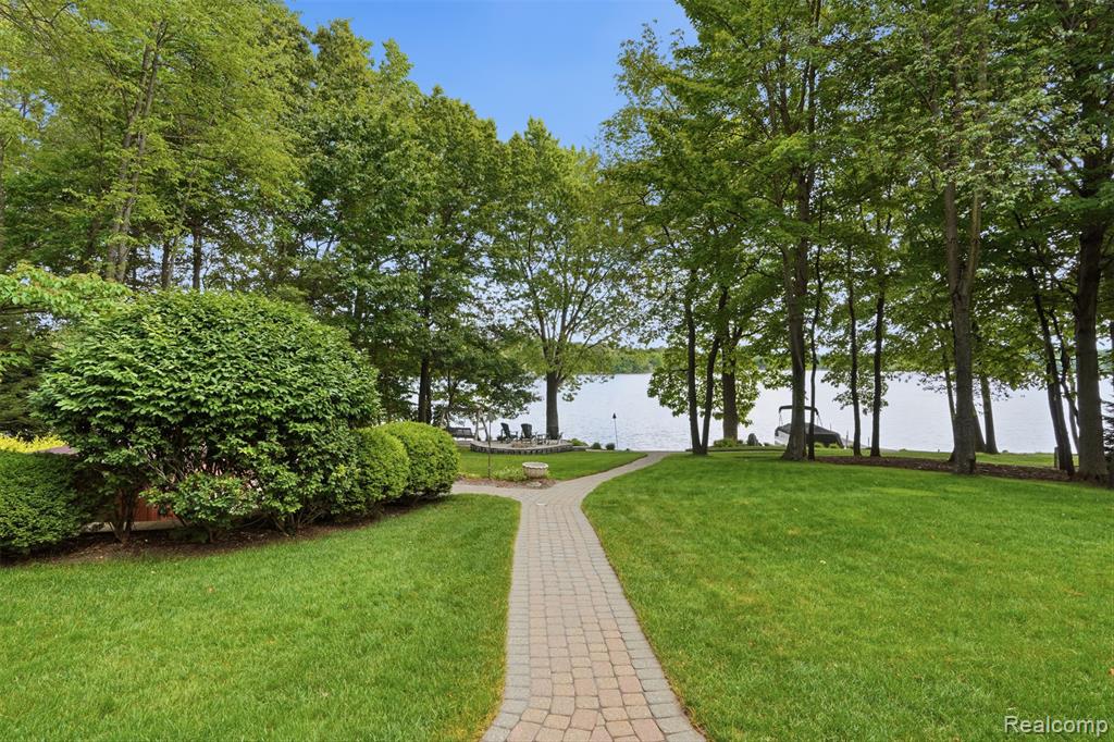 5483 Lake Ridge Drive, Brighton, MI 48116 — Photo 53