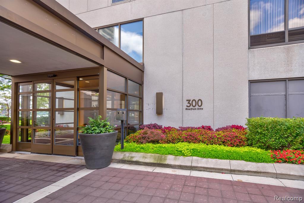 1001 W Jefferson Avenue, Detroit, MI 48226
