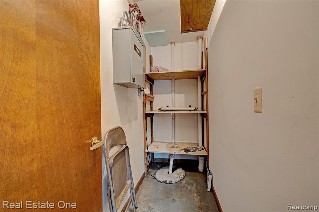 9045 E BLUEWATER Drive, Clarkston, MI 48348 — Photo 35