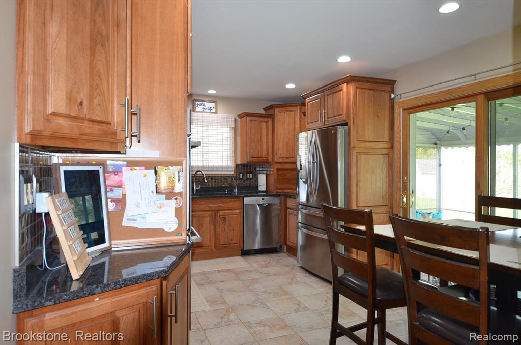 4856 CLINTON WAY Drive, Waterford, MI 48328 — Photo 25