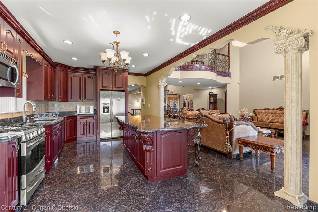 6318 Whitefield Street, Dearborn Heights, MI 48127 — Photo 9