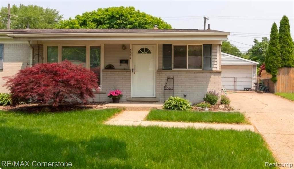 5367 Vivian Street, Dearborn Heights, MI 48125 — front exterior