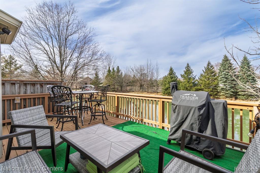 4024 RAVENSFIELD Drive, Canton, MI 48188 — Photo 20