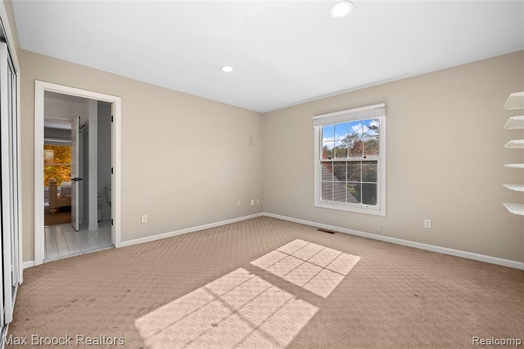 6986 Crosswell Drive, West Bloomfield, MI — Photo 31