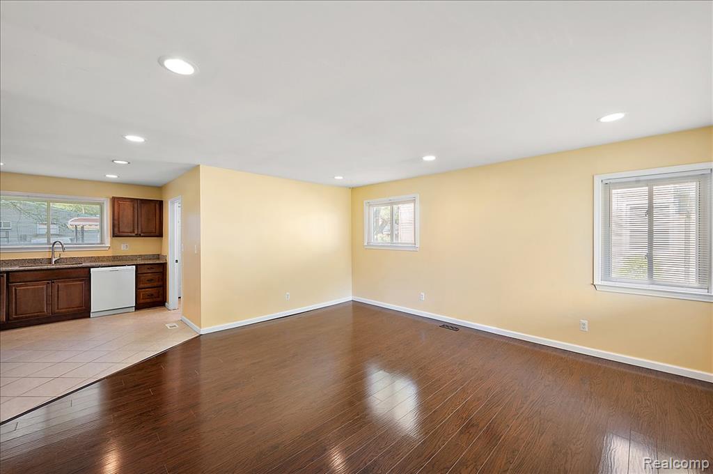 26061 Cameo Court, Madison Heights, MI 48071 — Photo 22