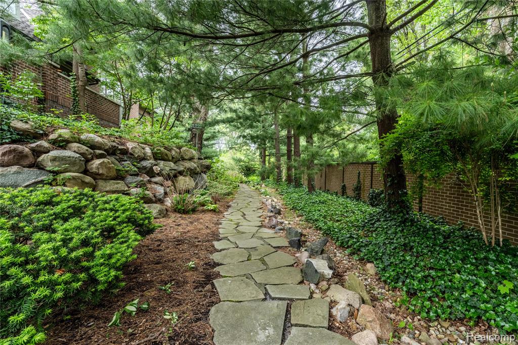 4054 Cranbrook Court, Bloomfield Hills, MI 48301 — Photo 44