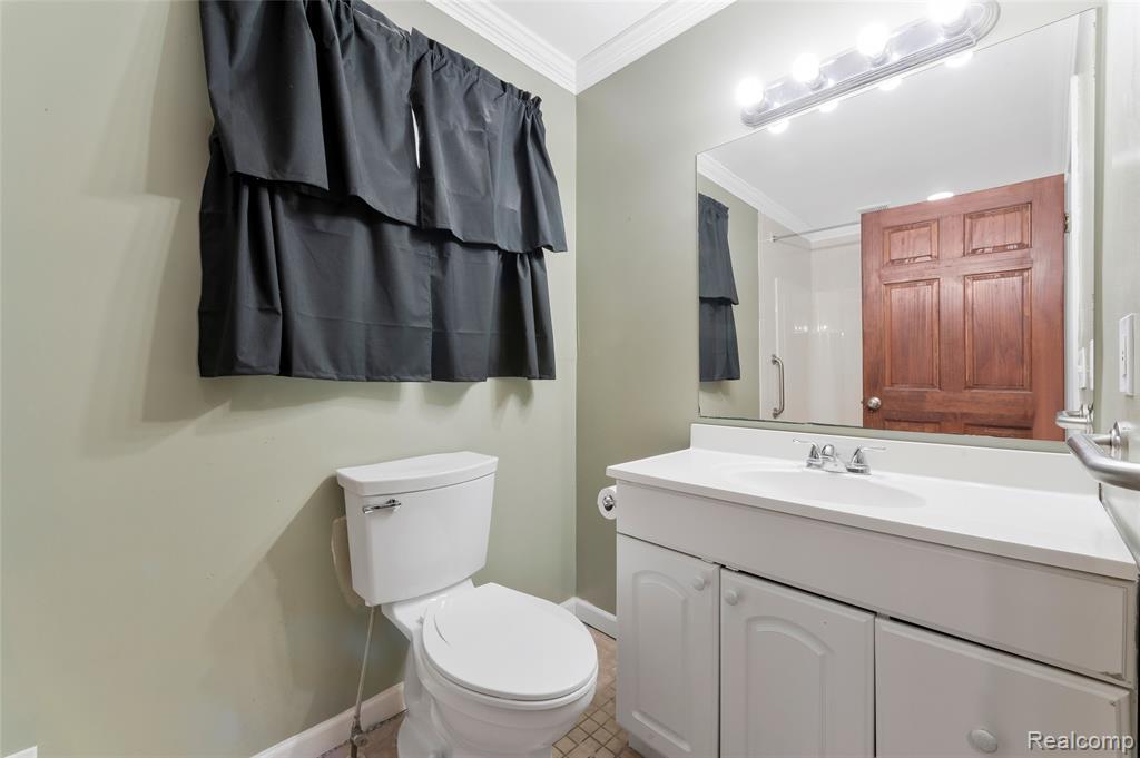 811 Miller Road, Lake Orion, MI 48362 — Photo 16