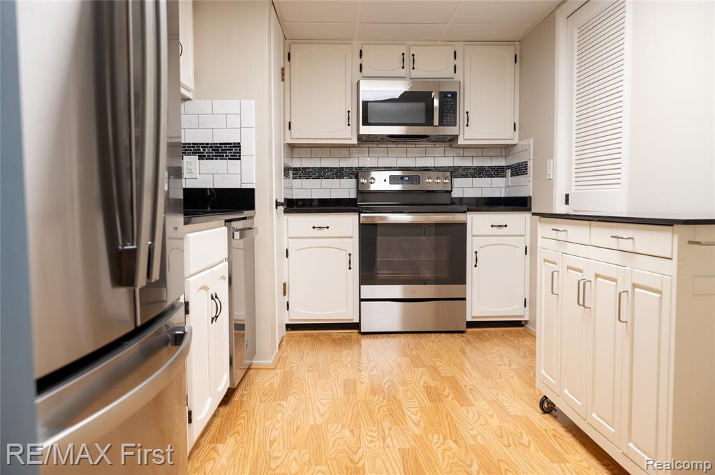 17865 University Park Drive, Livonia, MI 48152 — Photo 26