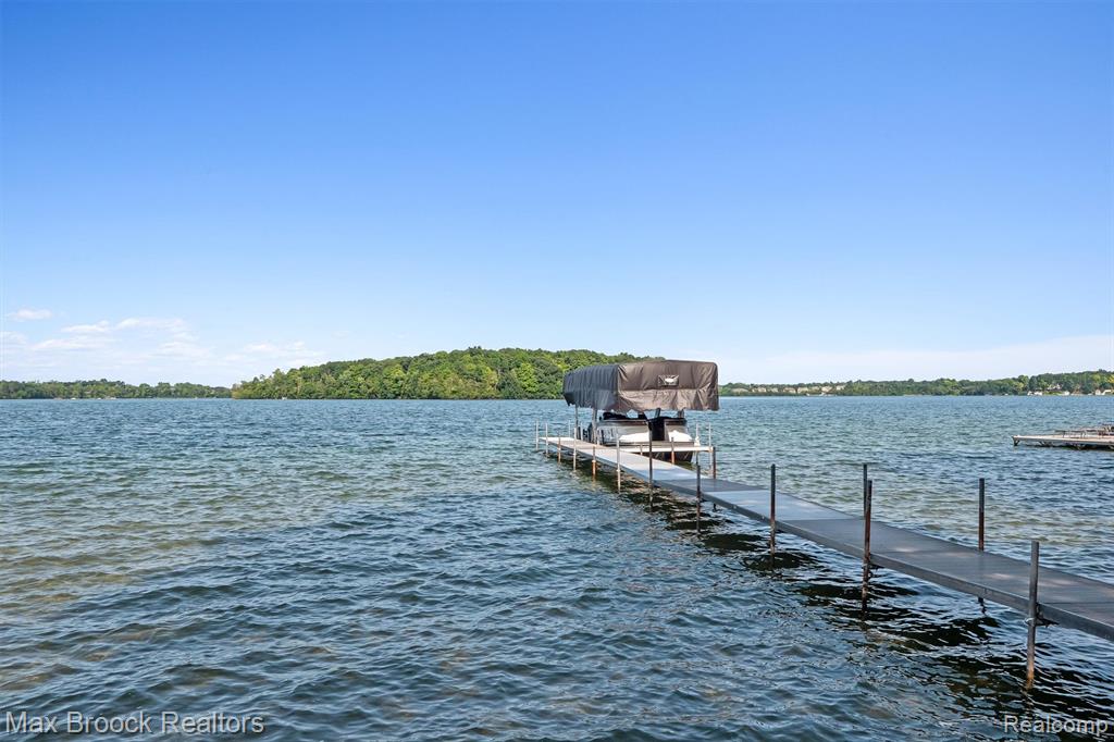3333 W Shore Drive, Orchard Lake Village, MI 48324 — Photo 9