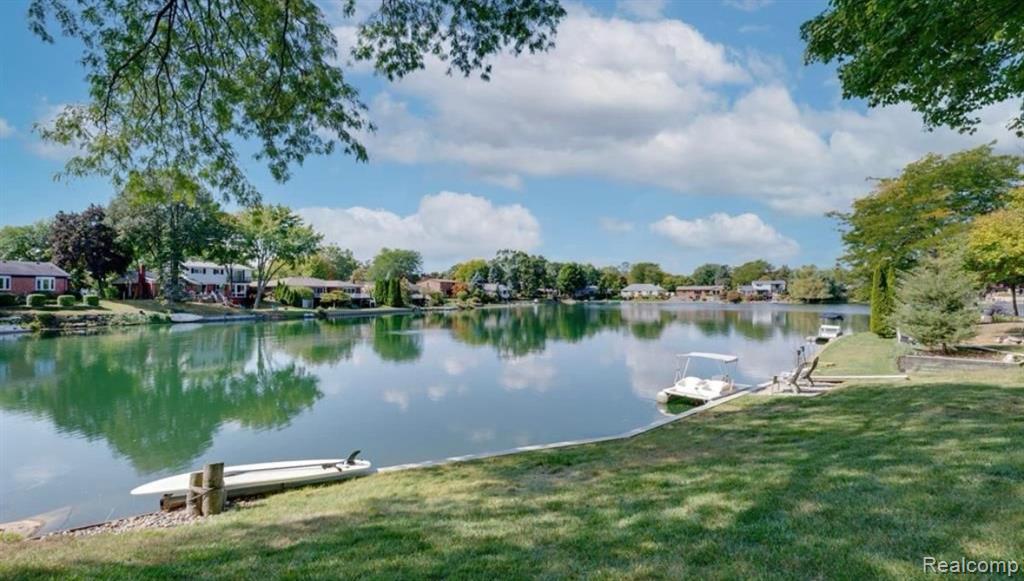 6749 Little Creek Drive, Troy, MI 48085 — Photo 10