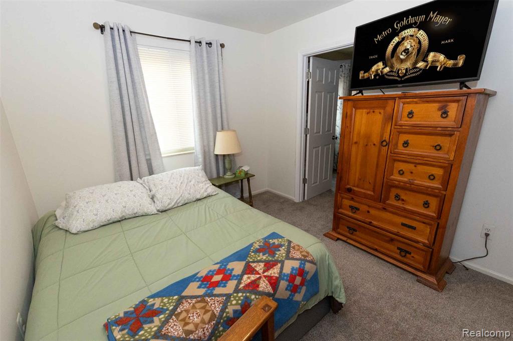 5685 S Aylesbury Drive, Waterford, MI 48327 — Photo 29