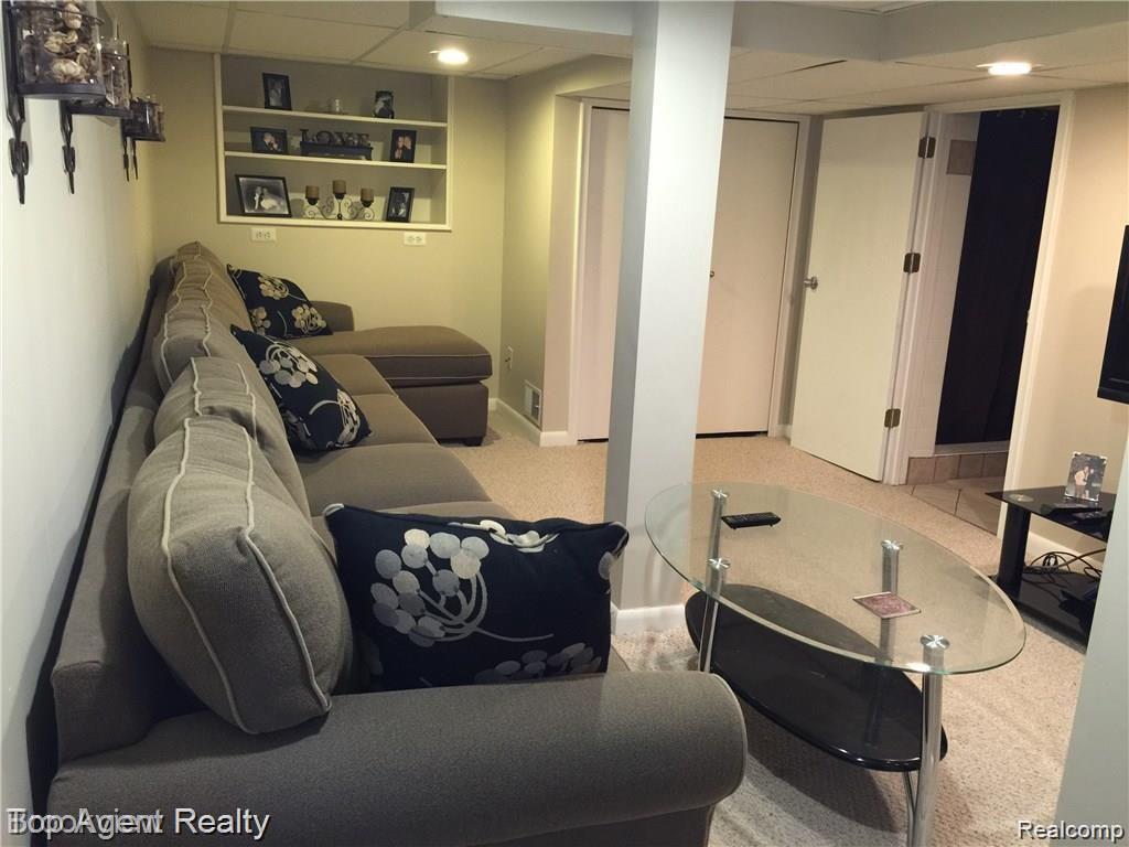 525 Marlin Avenue, Royal Oak, MI 48067 — Photo 17
