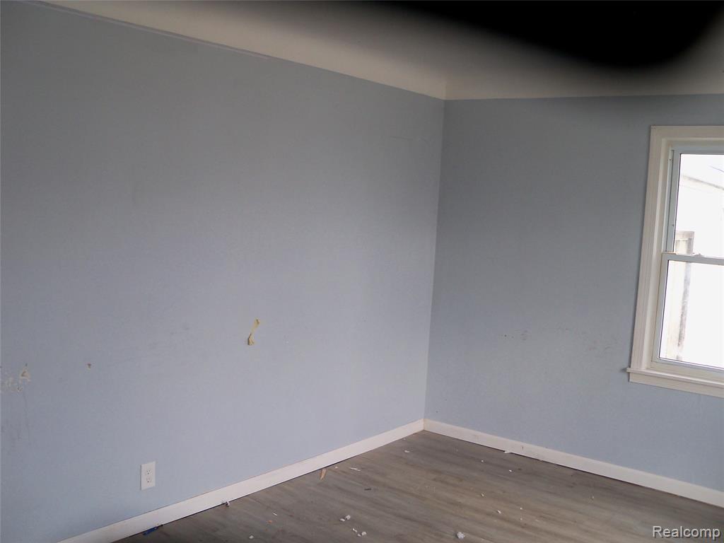413 E Hemphill Road, Flint, MI 48507 — Photo 9