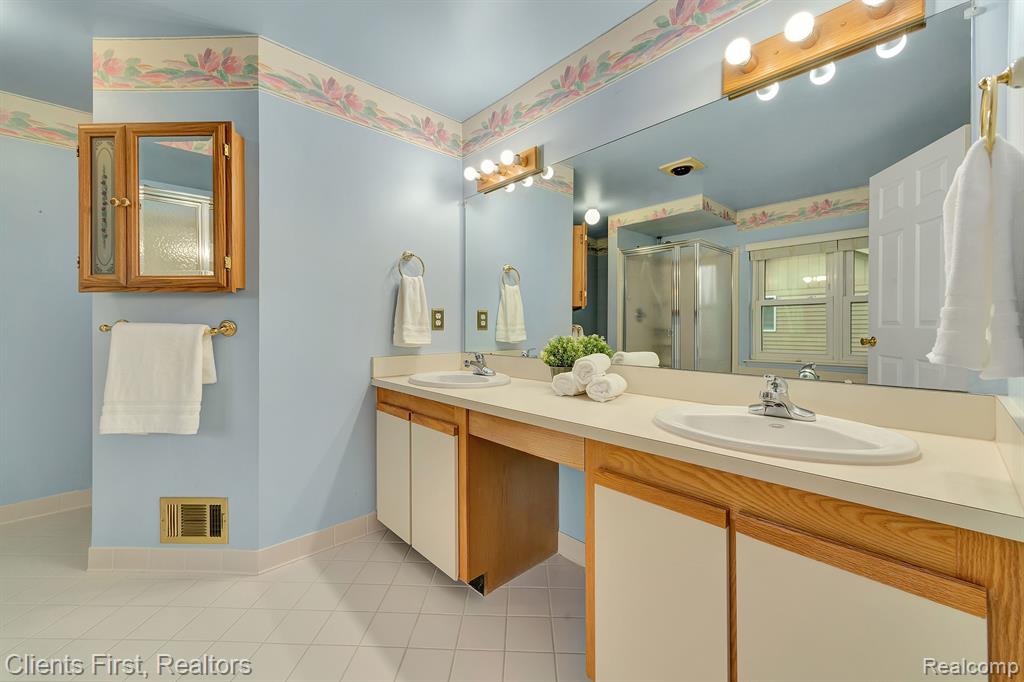 46657 GUNNERY Drive, Canton, MI 48187 — Photo 23