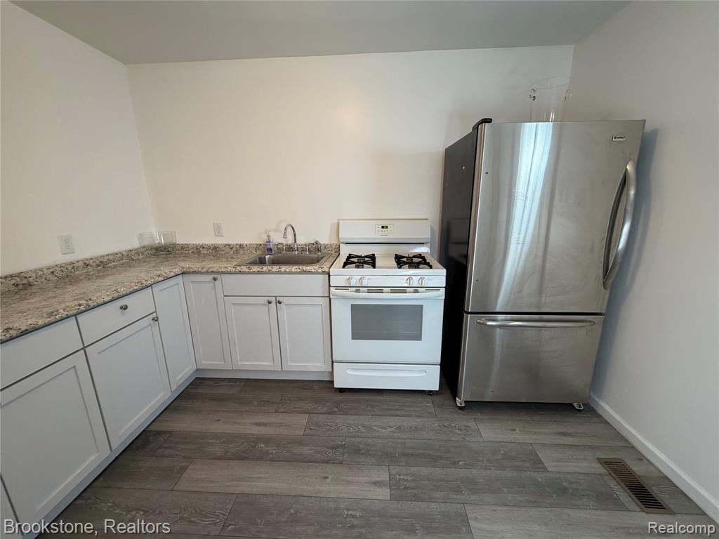 398 N Saginaw Street, Pontiac, MI 48342 — Photo 35