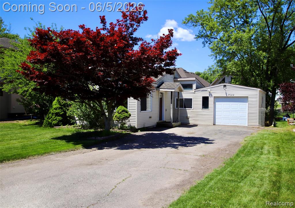 7044 Desmond Road, Waterford, MI 48329 — front exterior