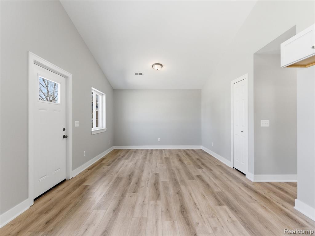 1005 Lakeview Street, Waterford, MI 48328 — Photo 9