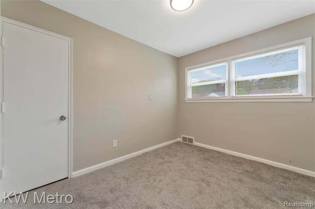 22591 N Kane Street, Detroit, MI 48223 — Photo 14