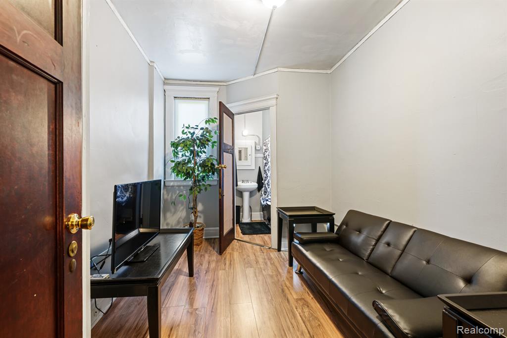 100 Chandler Street, Detroit, MI 48202 — Photo 25