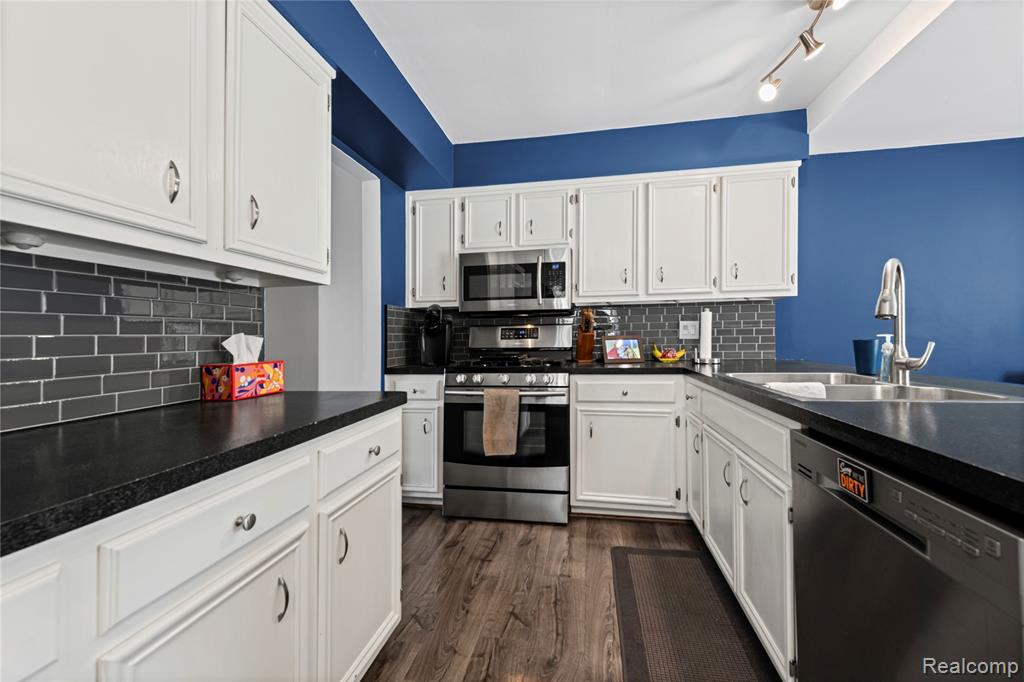 42719 Walker Street, Clinton Twp, MI 48038 — Photo 17