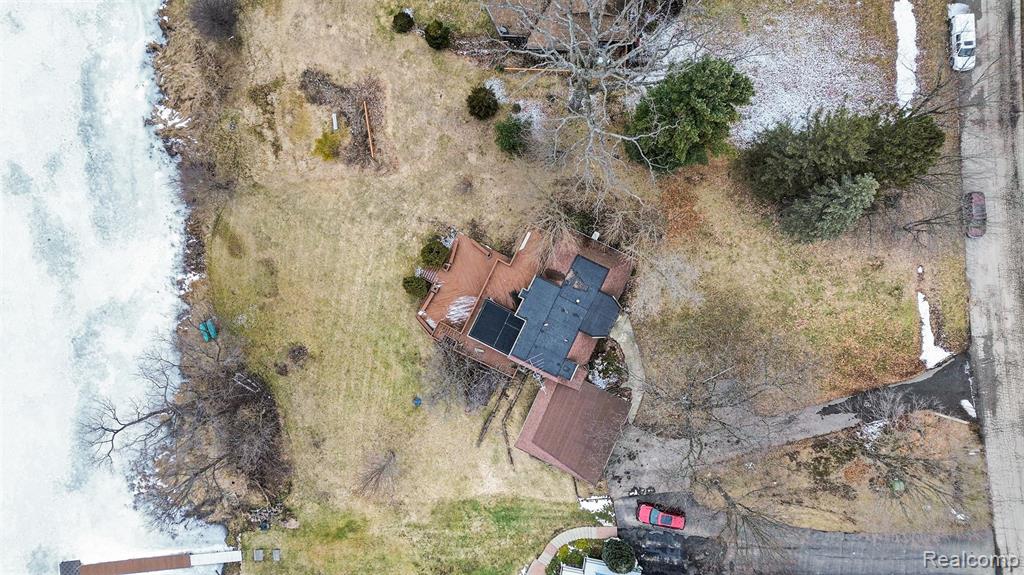 13490 Lakebrook Drive, Fenton, MI 48430 — Photo 34