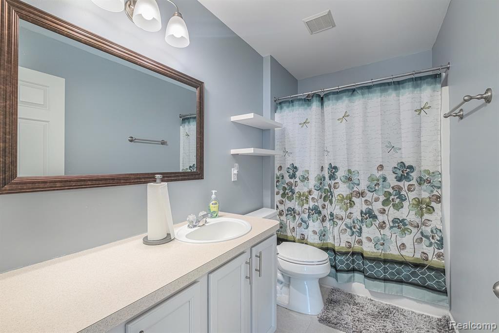 894 Canyon Creek Drive, Holly, MI 48442 — Photo 24