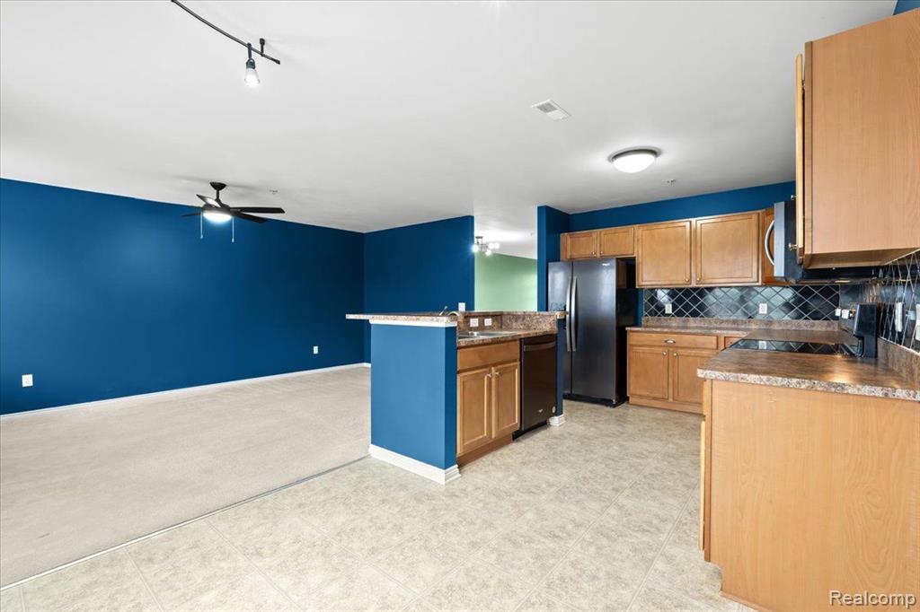 50111 HARDING Street, 121, Canton, MI 48188 — Photo 13