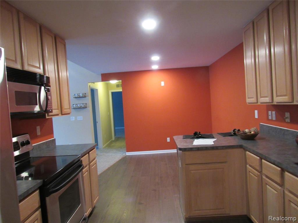798 Amberly Drive, B, Waterford, MI 48328 — Photo 7