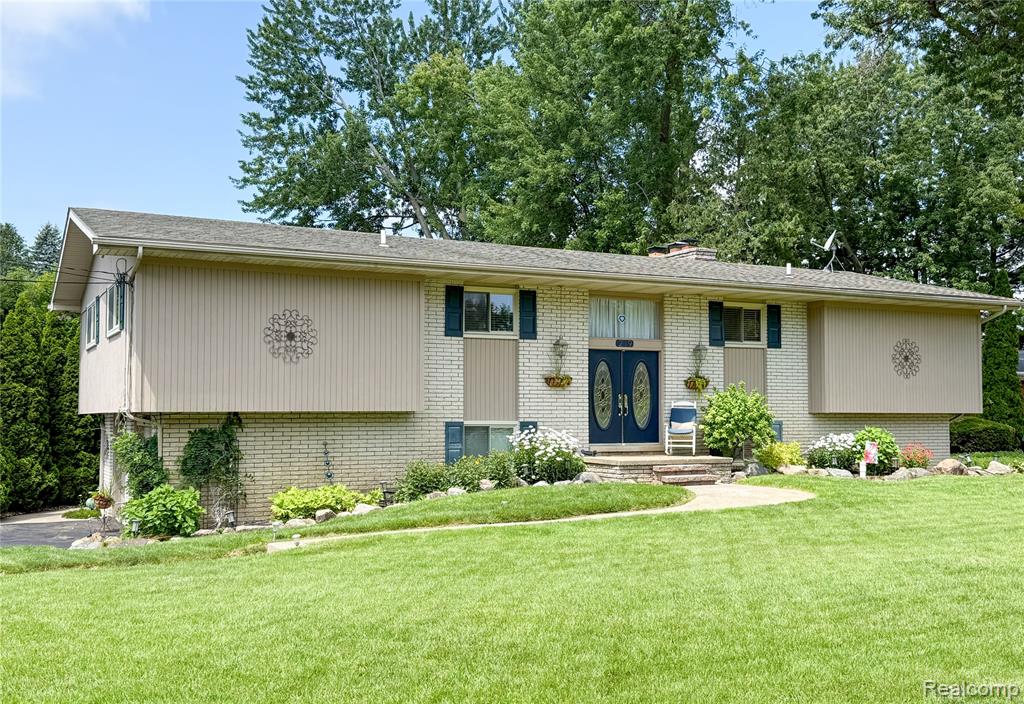219 Hurondale Drive, White Lake, MI