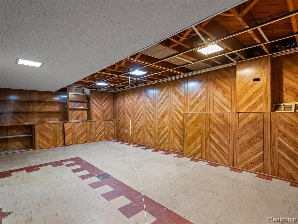 8211 Saint John Street, Utica, MI 48317 — Photo 25
