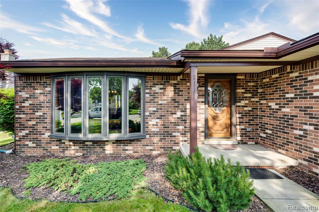 24705 Colonial Drive, Woodhaven, MI 48183 — Photo 2