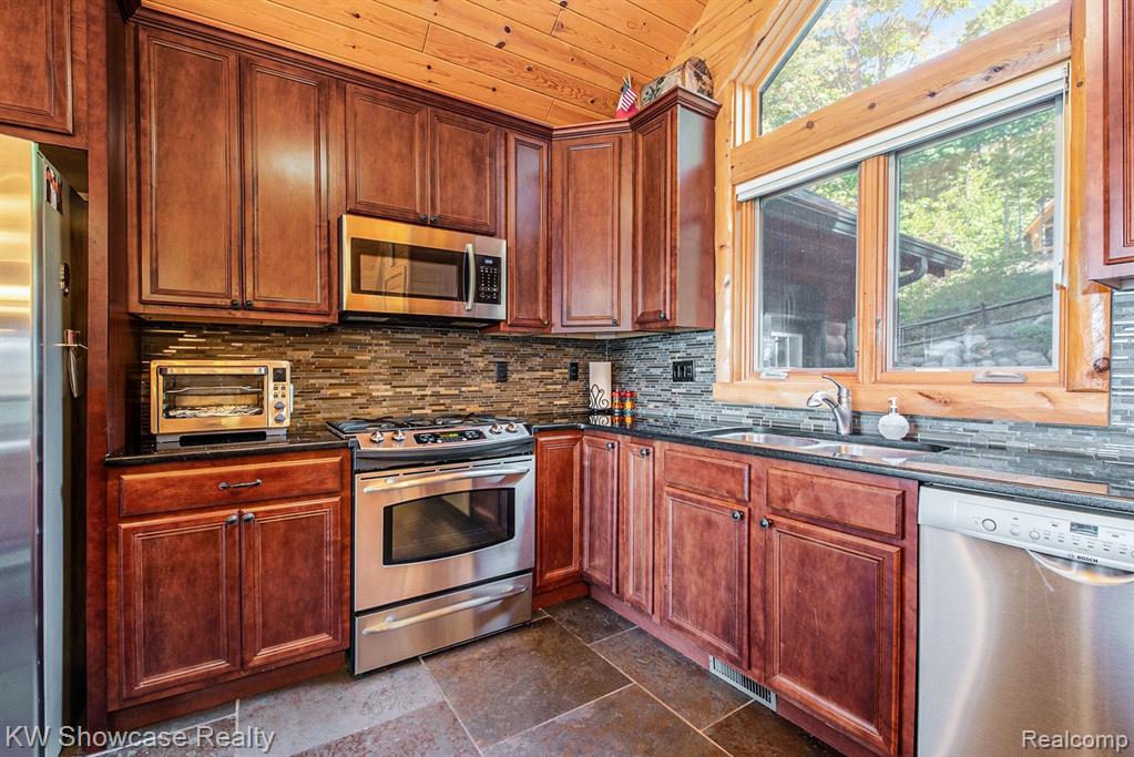 988 RIDGELINE Drive, Boyne City, MI 49712 — Photo 16