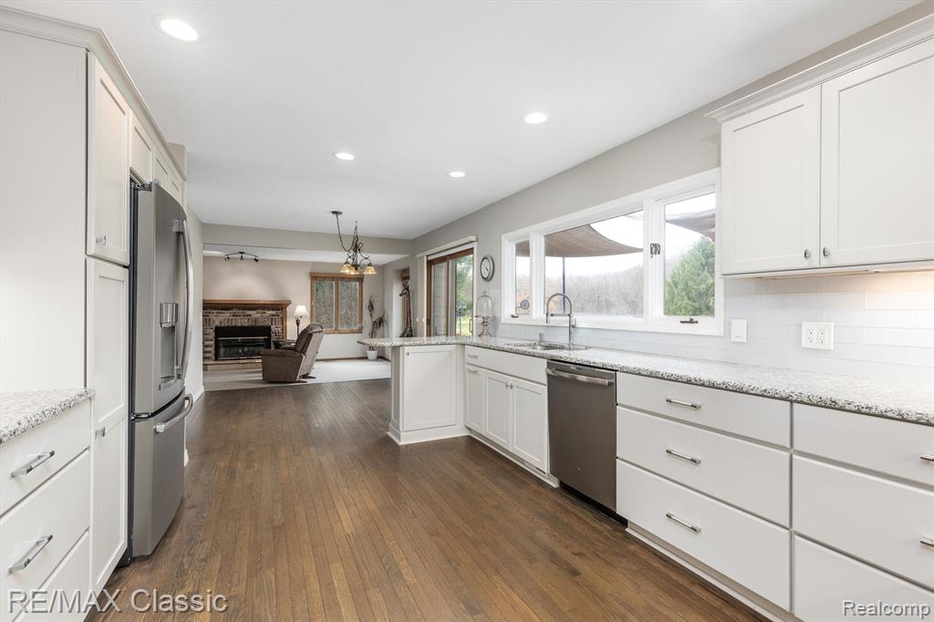 5850 MEADOWS Drive, Clarkston, MI 48348 — Photo 8