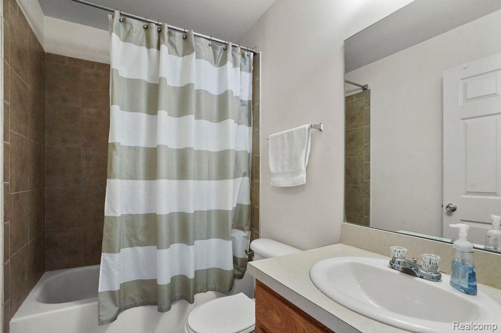 50756 WOODBURY Drive, New Baltimore, MI 48047 — Photo 15