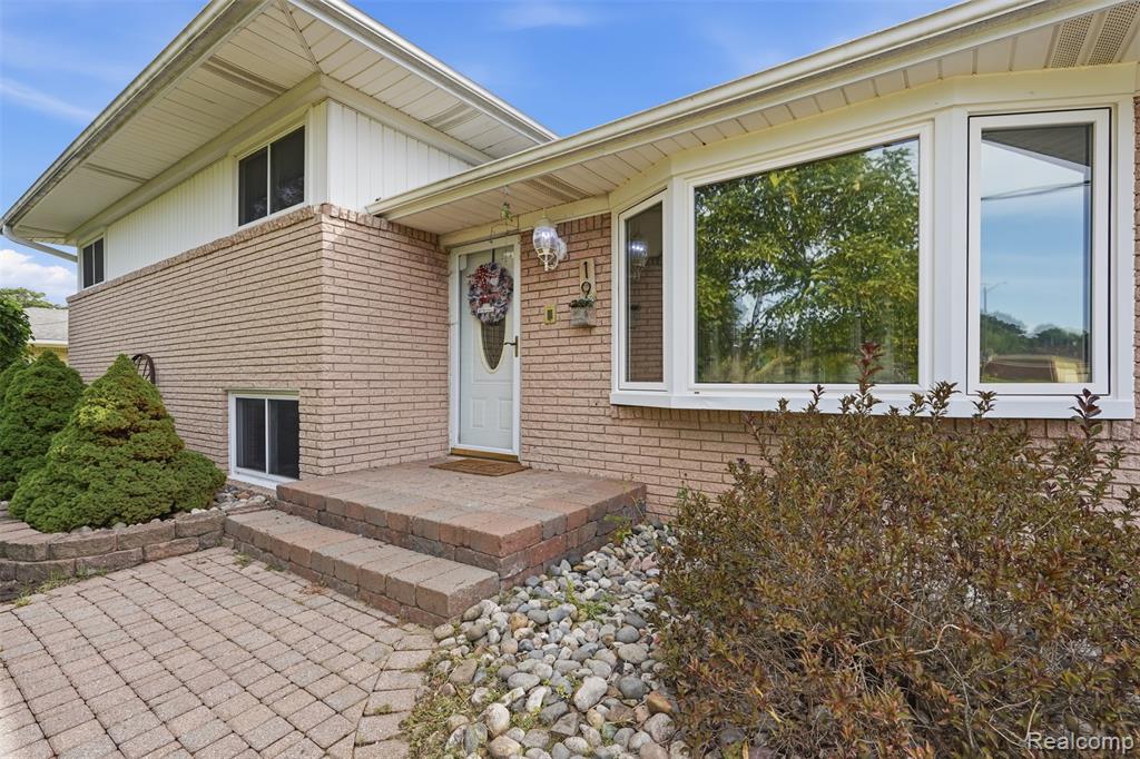 19 Baycrest Street, Waterford, MI 48327