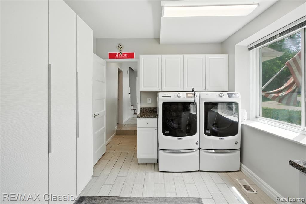 7027 Beverly Crest Drive, West Bloomfield, MI — Photo 11