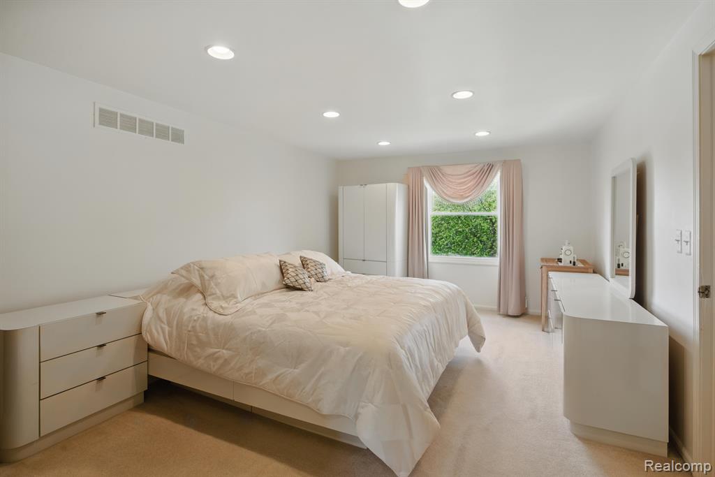 5389 Vincennes Drive, Bloomfield Hills, MI 48302 — Photo 45