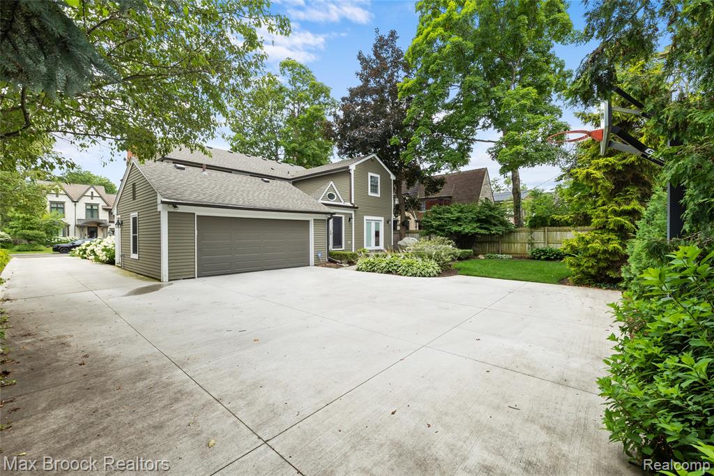 639 N Glenhurst Drive, Birmingham, MI 48009 — Photo 13
