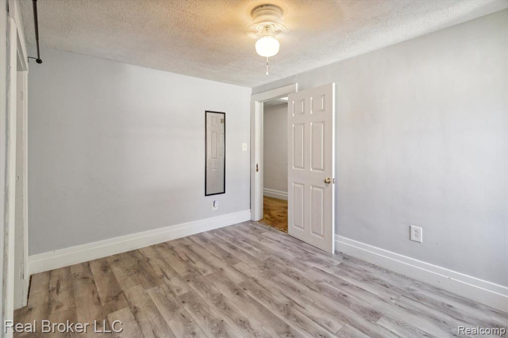402 S 7TH Street, St. Clair, MI 48079 — Photo 18