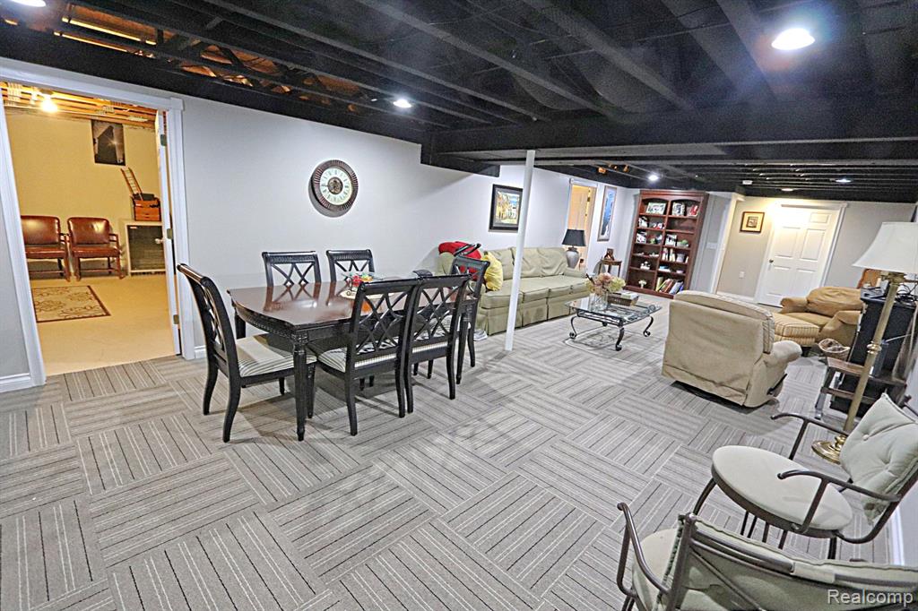 35053 KNOLLWOOD Lane, Farmington Hills, MI 48335 — Photo 47